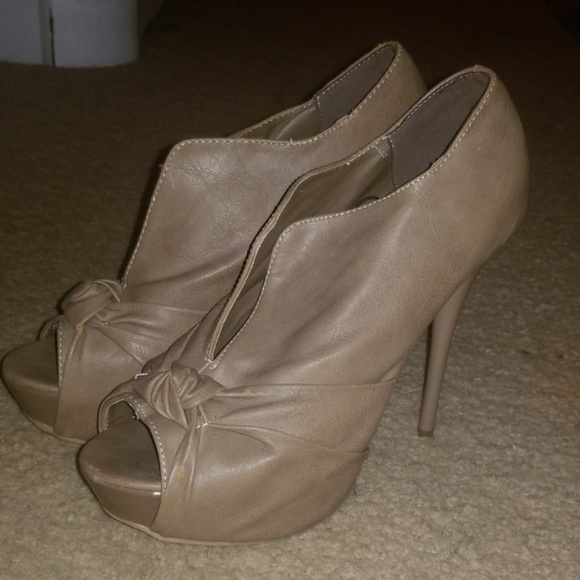 Heels - Picture 2 of 2